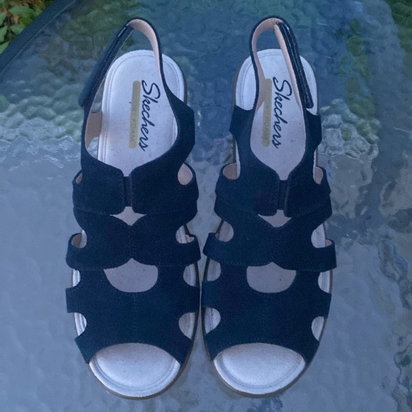 NWOT  Skechers Wedge navy blue Suede Strap Sandals Size 8.5 ( V - 20) - Picture 1 of 6